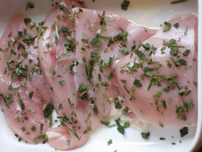 Куриная грудка с чесноком и лимоном