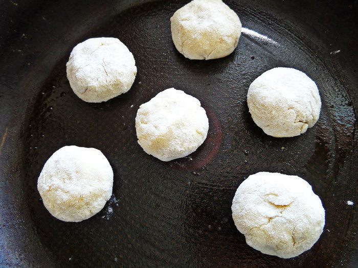 Картофельные пышечки с маком