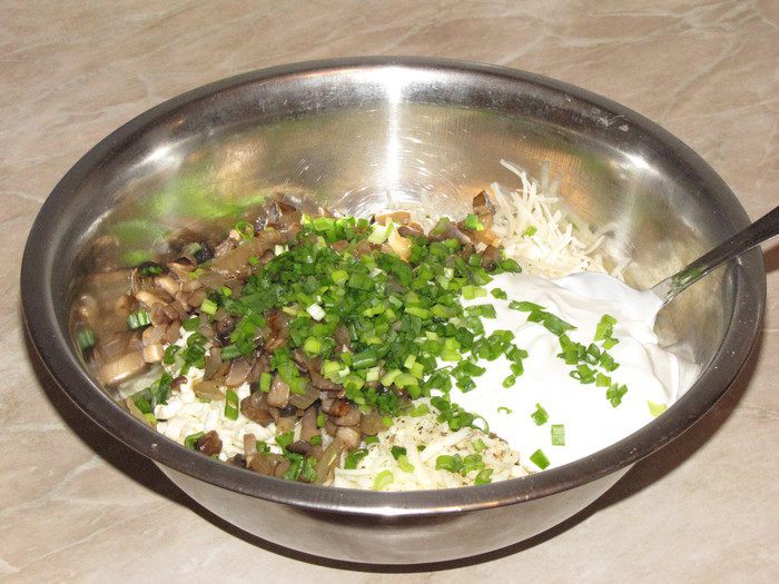 Булочки-роллы с грибным дип-соусом