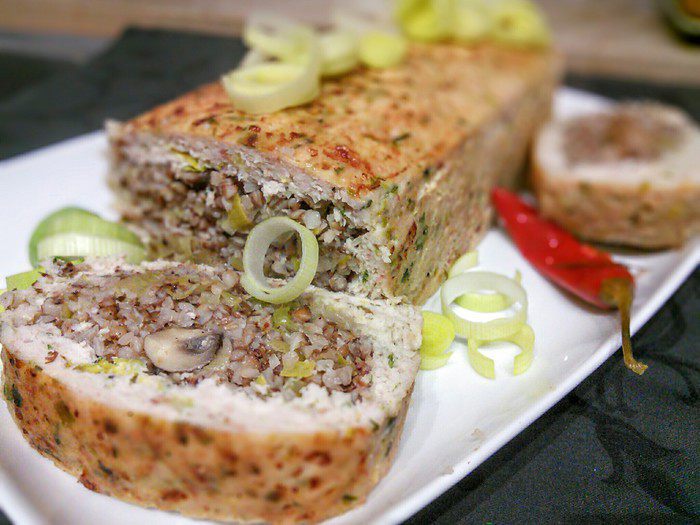 Гречневая каша с шампиньонами в мясном хлебце 