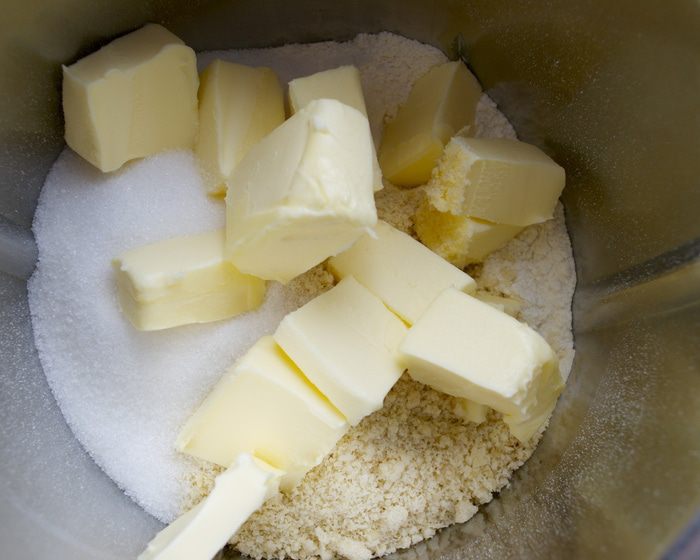 Итальянский пасхальный пирог с миндалем и заварным кремом (Pastiera)