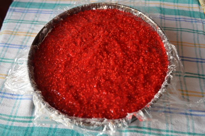 Миндальный торт с малиной