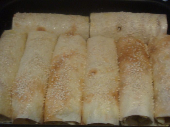 Роллы с сосисками и картофельным пюре