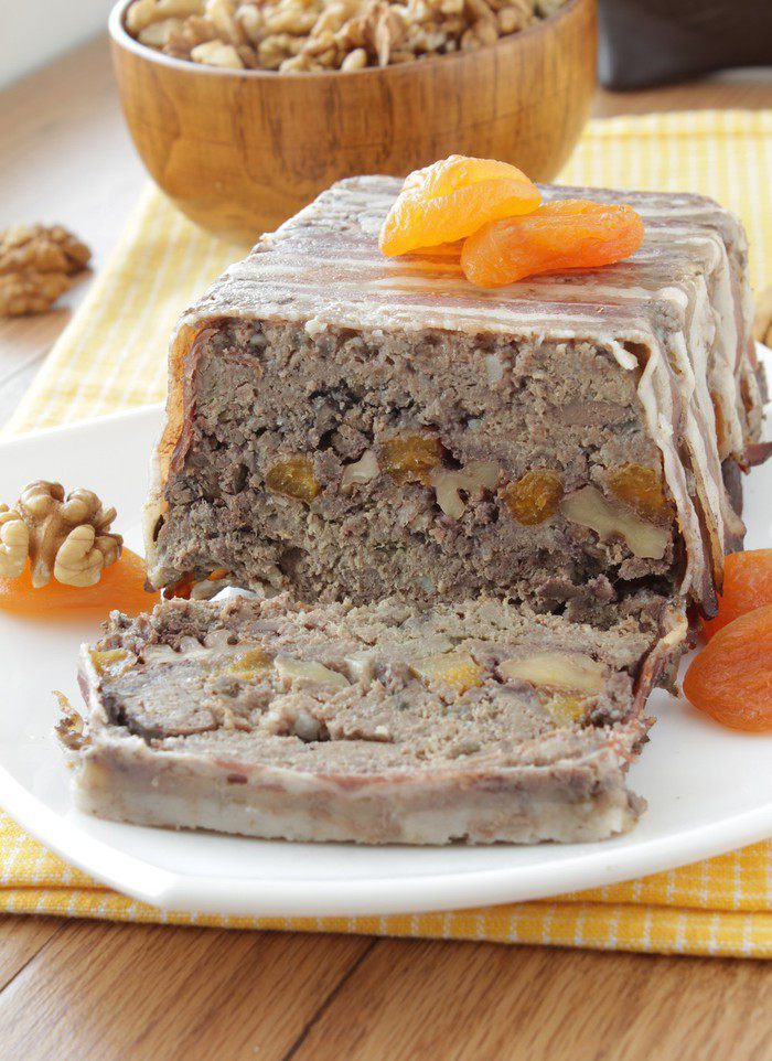Террин мясной с печенью, курагой и грецким орехом