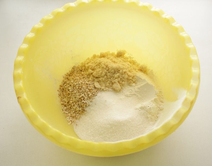 Тарт с рикоттой и брусникой