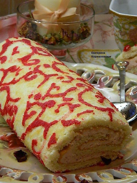 Бисквитный рулет с клубничной начинкой &amp;quot;Ажурный&amp;quot;