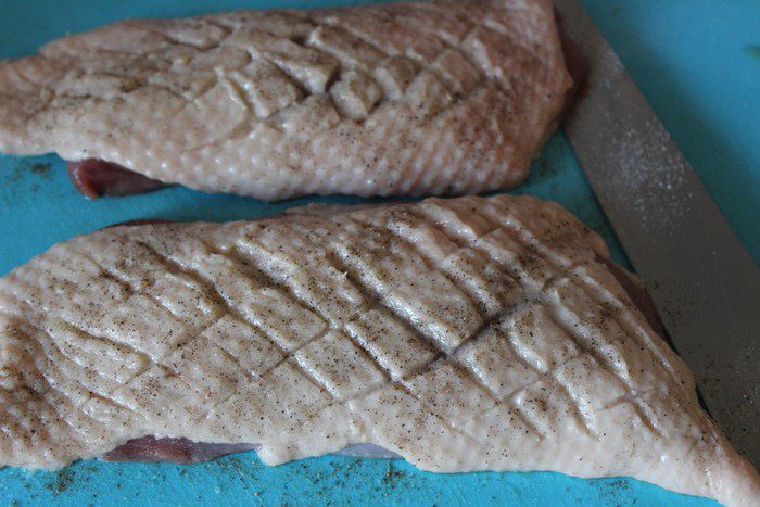 Утиная грудка в апельсиновой глазури с розовым перцем