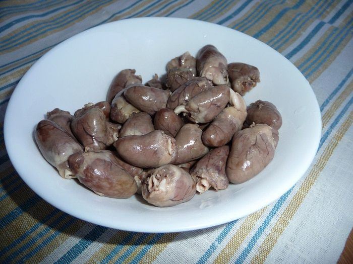 Куриные сердечки с баклажанами и сыром