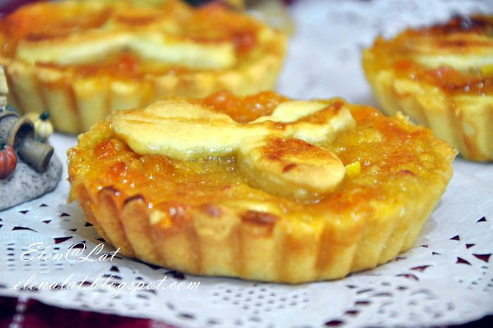 Тарталетки с абрикосовым джемом и бананом