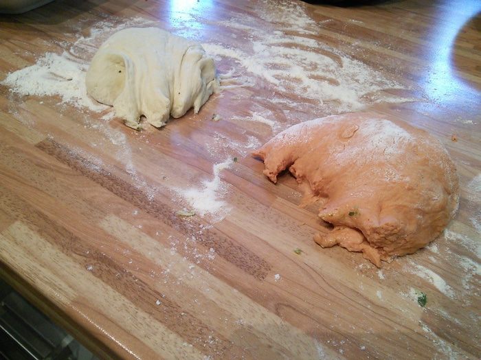 Хлебная пицца из разноцветных шариков (Pizza Monkey Bread) 