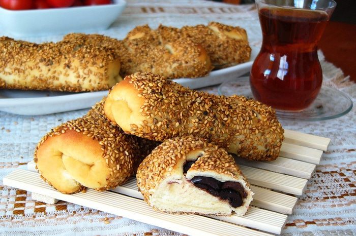 Турецкий симит с маслинами