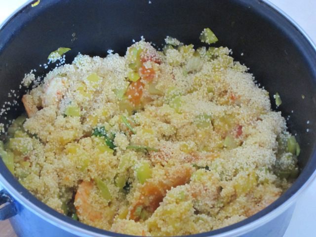 Кускус с креветками и овощами