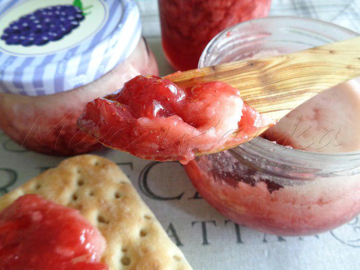 Клубнично-ванильный конфитюр с кремом из маршмеллоу