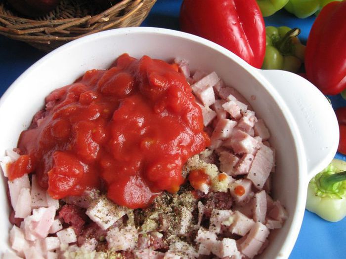 Запеченные овощи, фаршированные мясом и каперсами
