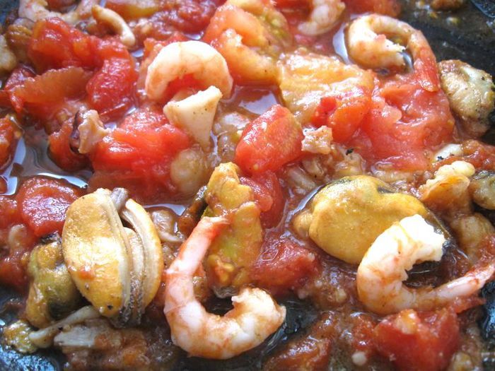 Паста Феттучине, запеченная с морепродуктами