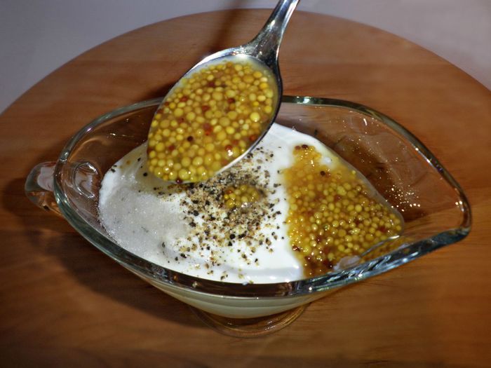 Салат с пастой джирандоле, карпаччо из курицы и овощами