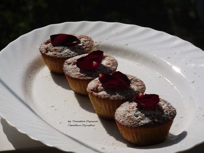 Кексы с яблоками и корицей