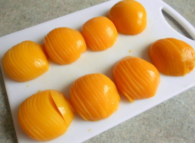 Пирог-цветок с персиками