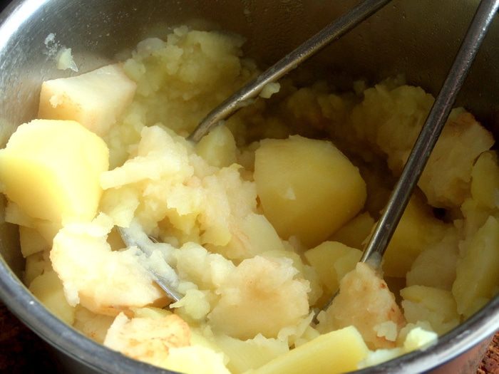 Картофельная запеканка с сельдереем и фаршем