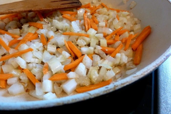 Запорожский капустняк с уткой и копченым черносливом