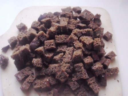 Легкий гороховый суп с чесночными гренками