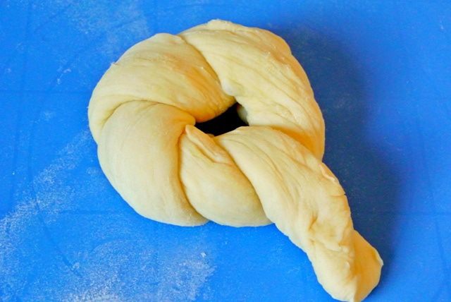 Сдобные булочки с кунжутом
