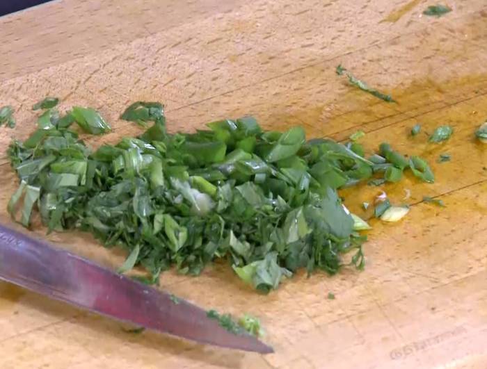 Яичница со сладким перцем, луком и помидорами 