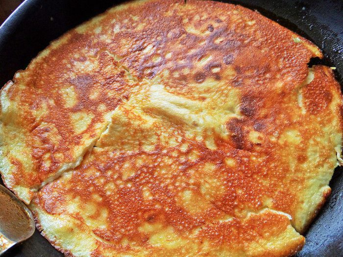 Омлетный рулет с начинкой