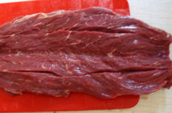 Пикантный рулет из вырезки