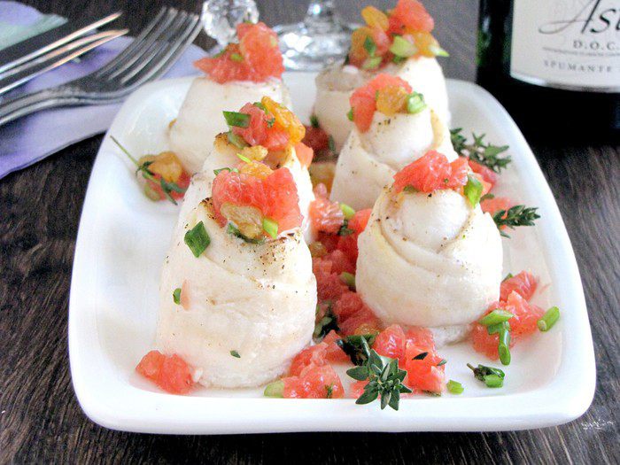 Филе белой рыбы с грейпфрутовой сальсой