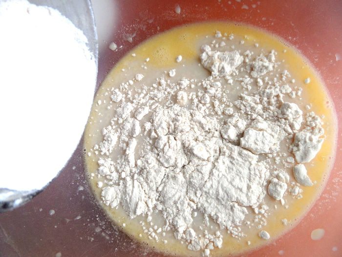 Дрожжевые блины с луково-сырной начинкой