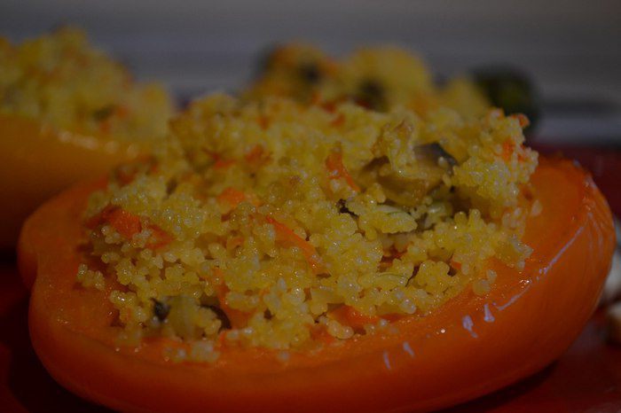 Перец, фаршированный кускусом и грибами