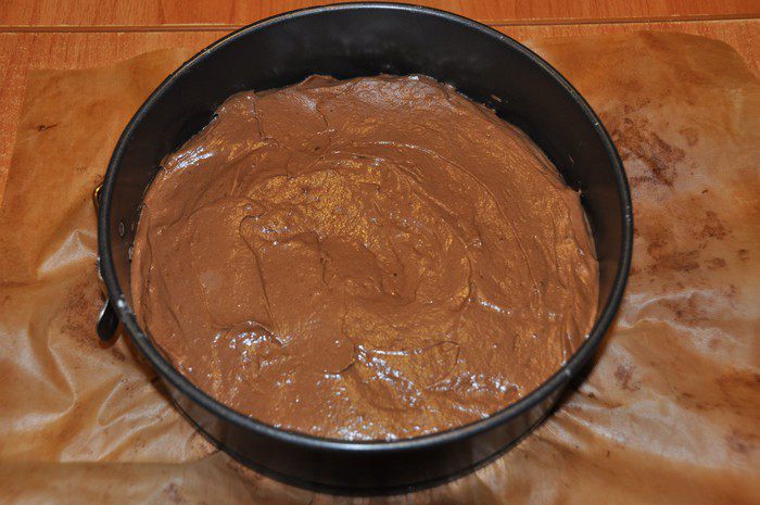 Шоколадный торт с кофейным кремом и хрустящими конфетками 