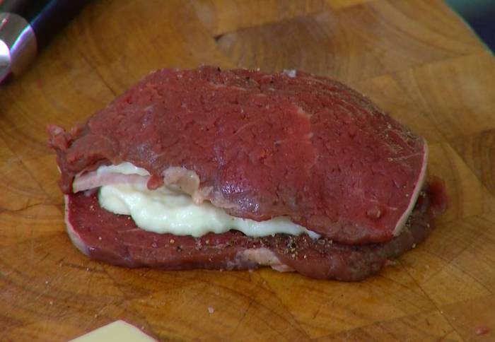 Эскалопы с ветчиной и сыром