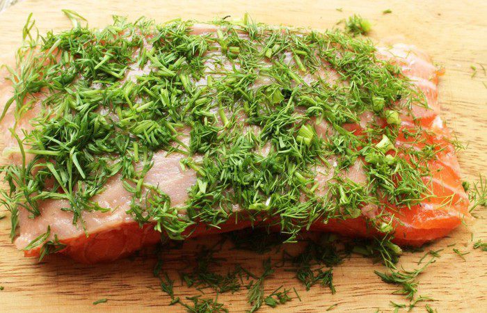 Семга  на подушке из фенхеля и моркови, запеченная в пергаменте