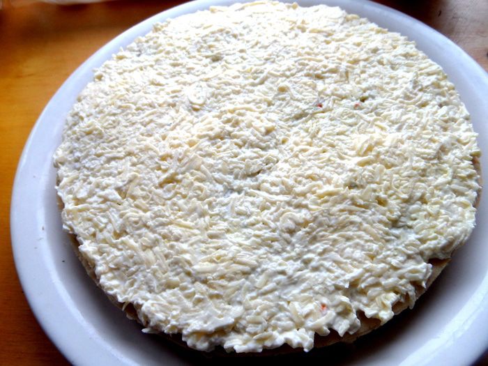 Торт из лосося с прослойкой из хачапури