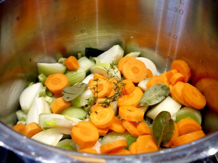 Пошированное филе ягненка под яблочно-карамельным соусом