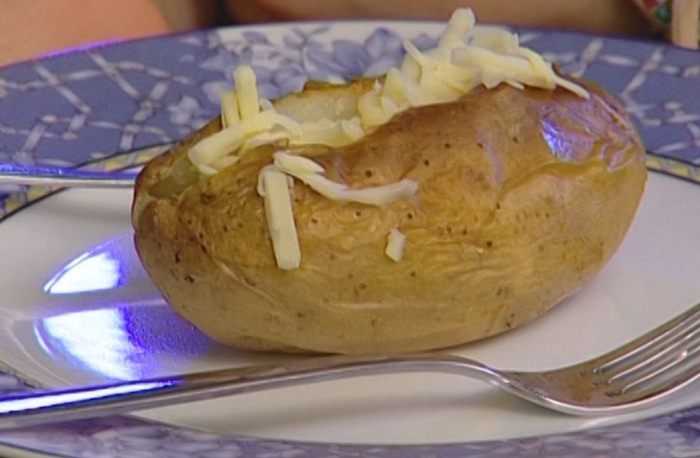 Запеченный картофель с сыром 