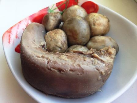 &amp;quot;Русский&amp;quot; салат с языком, грибами, ветчиной и красной фасолью