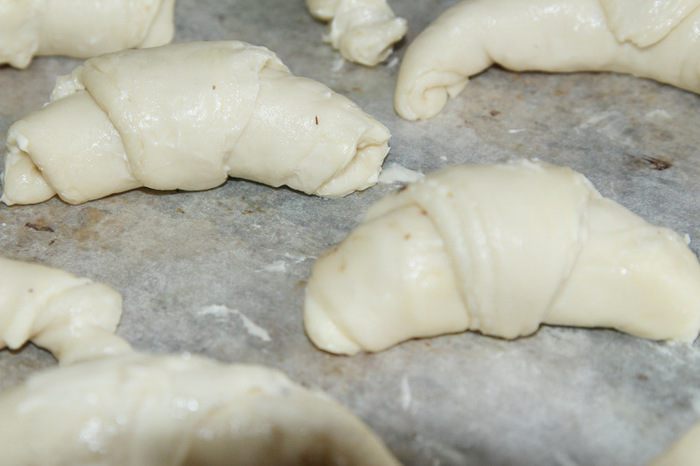 Круассаны с шоколадом (романтический завтрак)