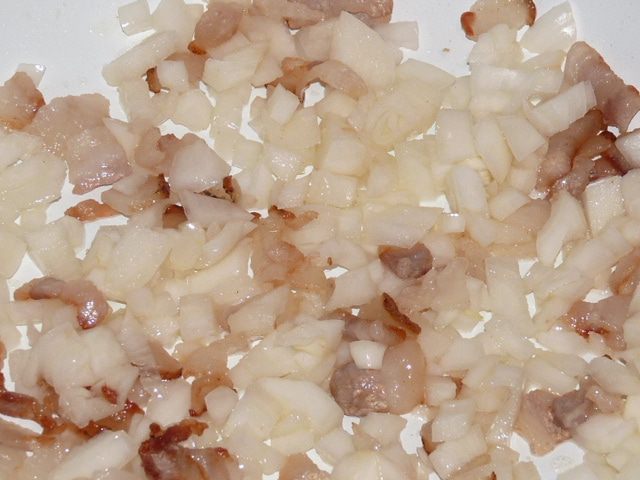Золотистая картофельная бабка