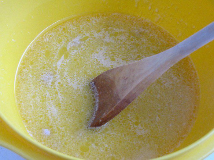 Пирог с брусникой и сметаной