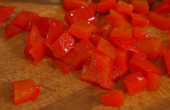 Пенне с острыми колбасками и сладким перцем 