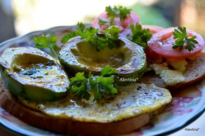 Завтрак с авокадо