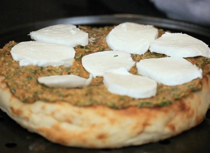 Пряная лепёшка с сыром