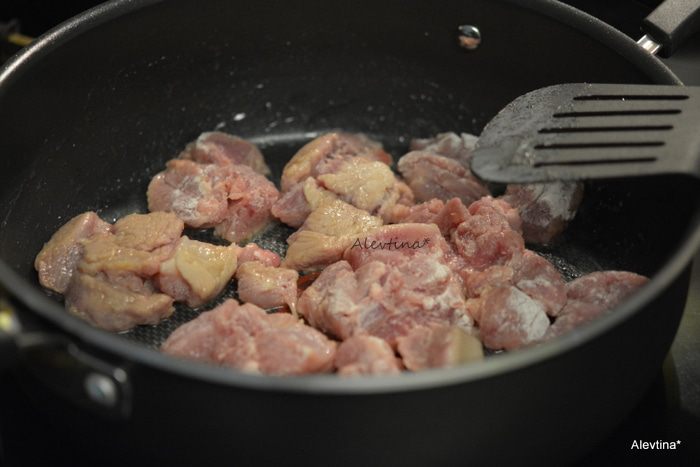 Cвинина, тушеная с овощами
