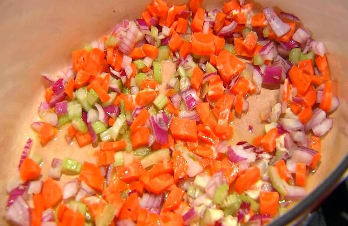 Пилаф с курицей, изюмом и кедровыми орешками