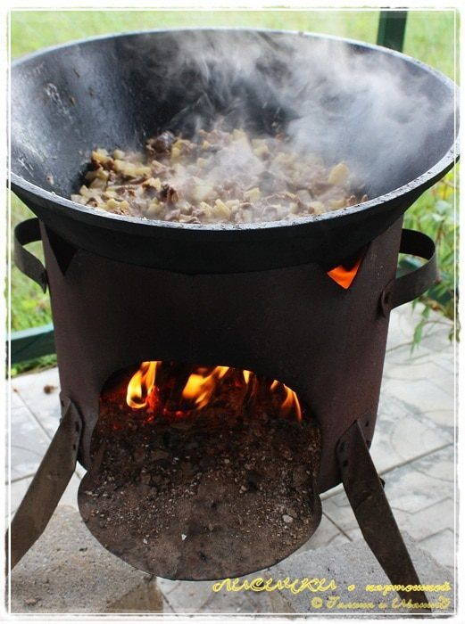 Лисички с картошкой в казане