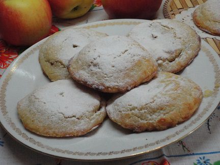 Песочные пирожные с яблоками