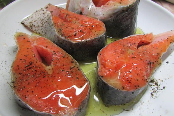 Паштет из сёмги с красной икрой и белым вином